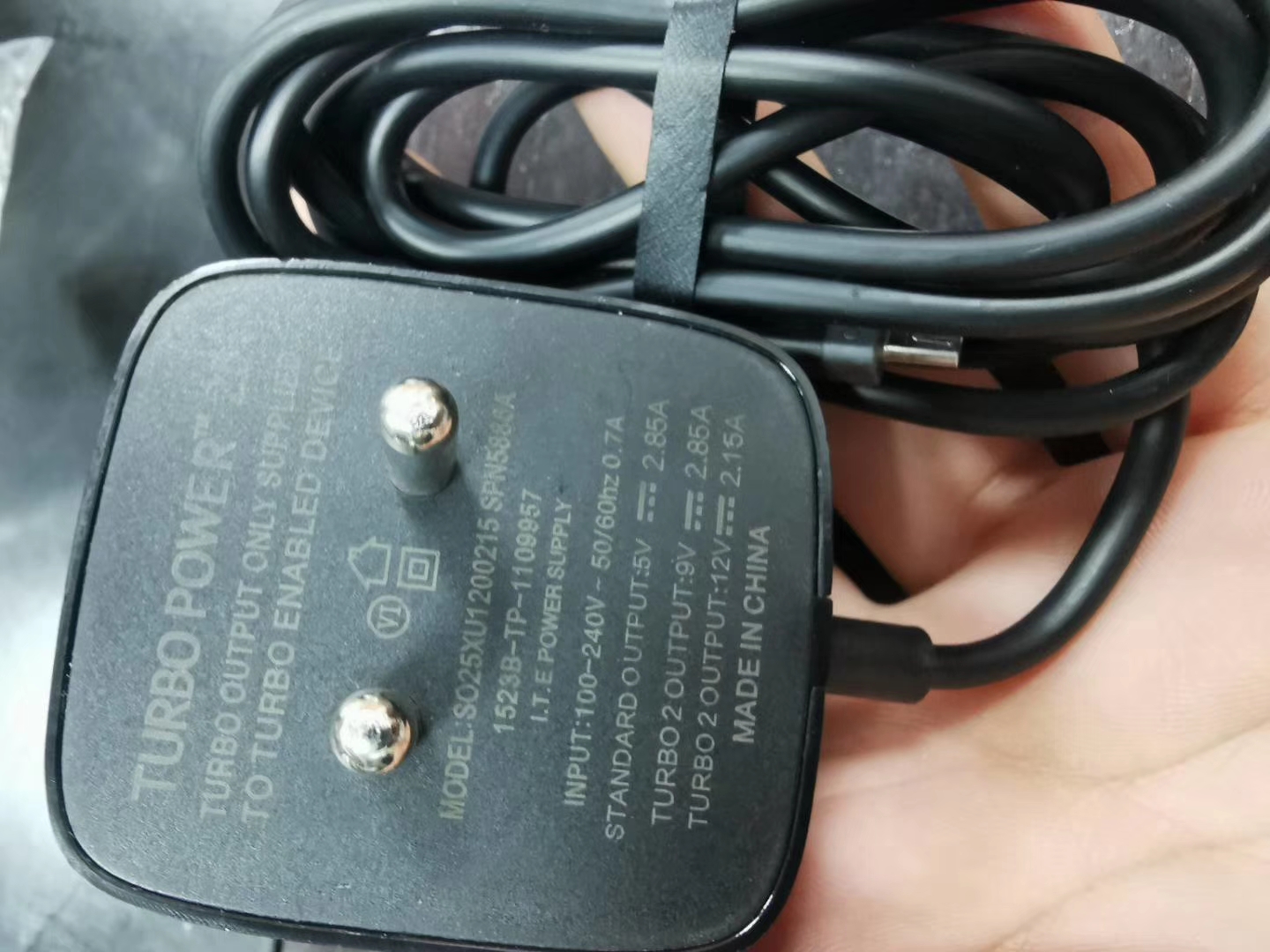 摩托罗拉v8快充线，5v2.85A. 9v2.85A 12v2.15A.800pcs.原箱 